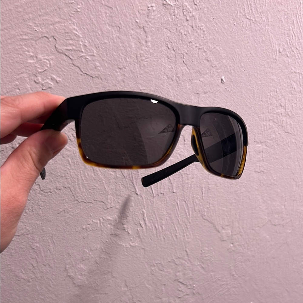 Stylish Black and Tortoise Sunglasses